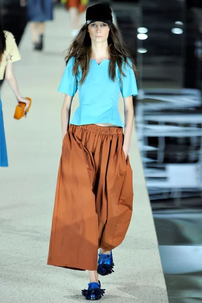 Look 18